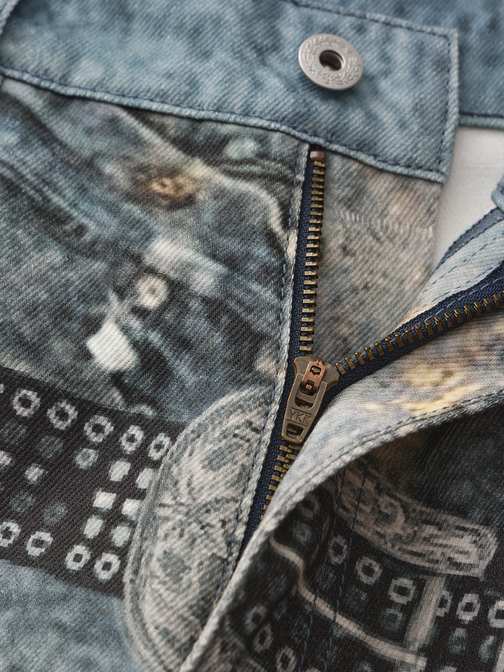 Belt Graphic Jeans