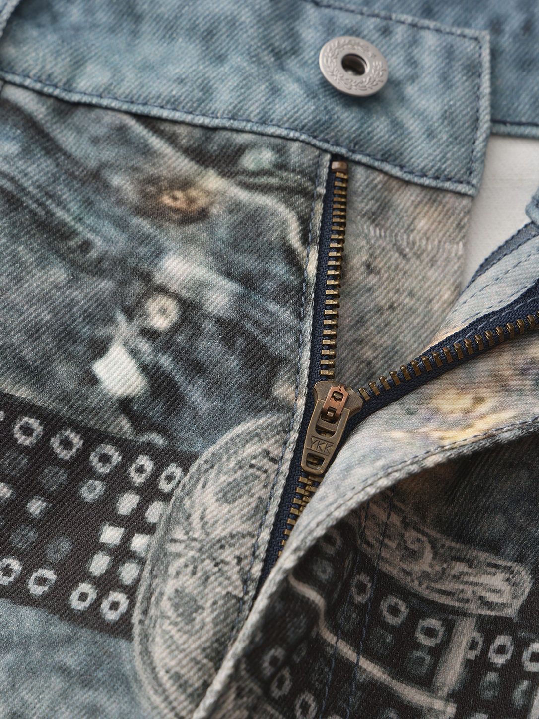 Belt Graphic Jeans