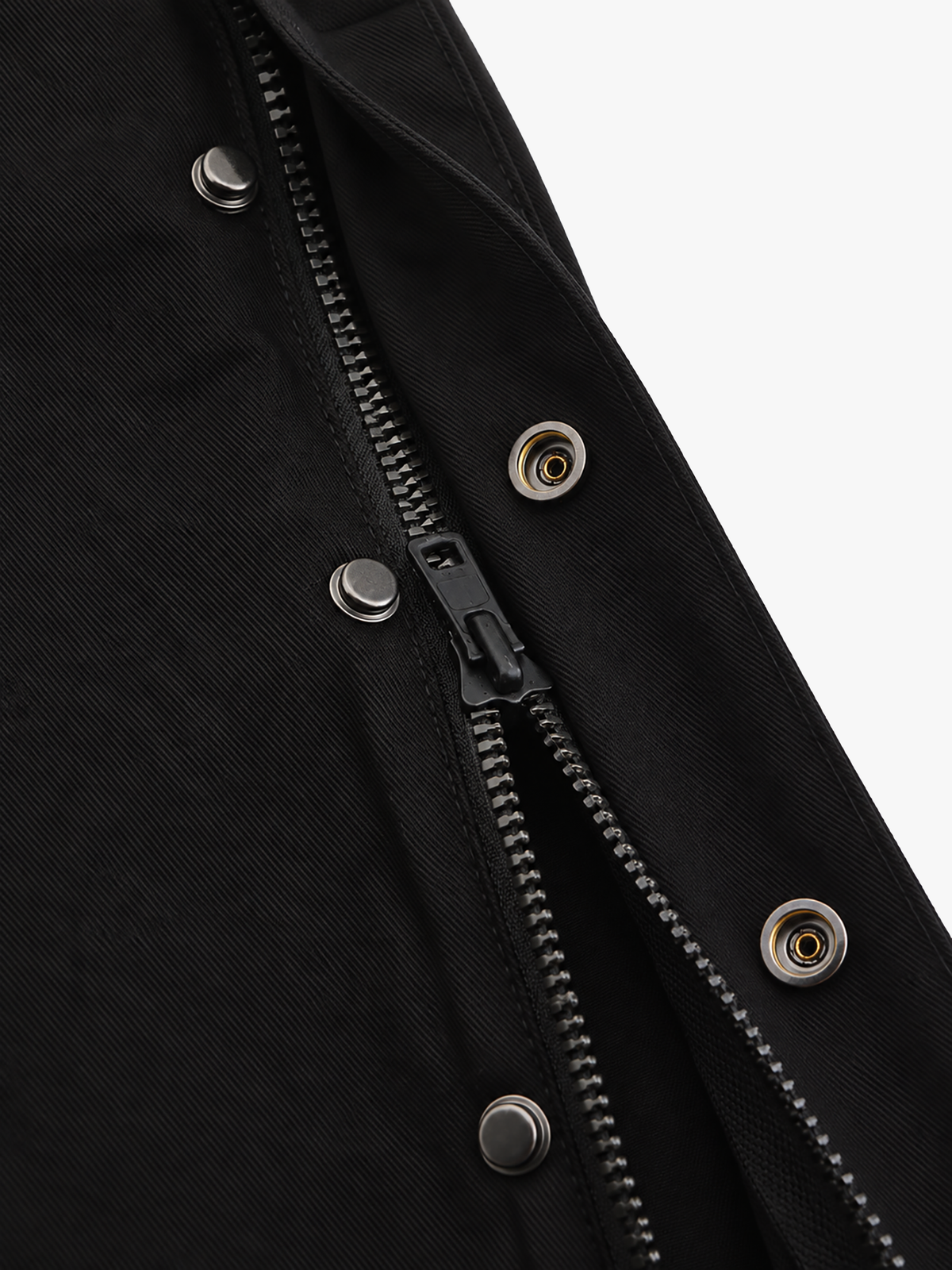 Multi-Pocket Cargo Bottom